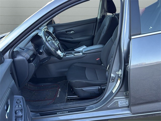 Nissan Sentra Vehicle Full-screen Gallery Image 10