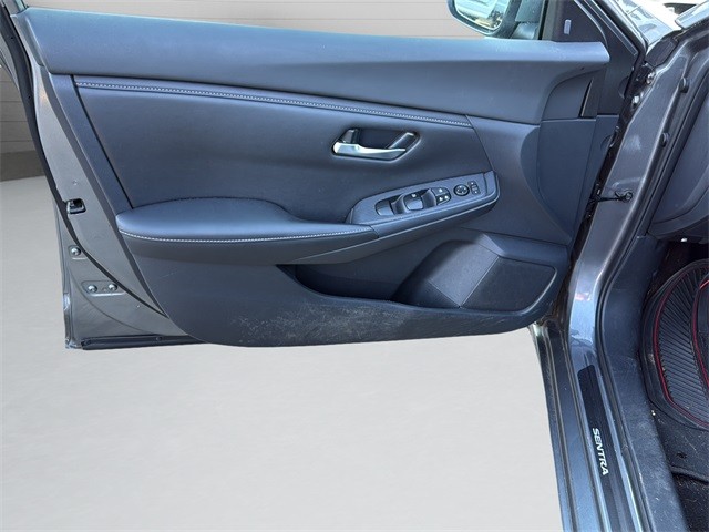 Nissan Sentra Vehicle Full-screen Gallery Image 11