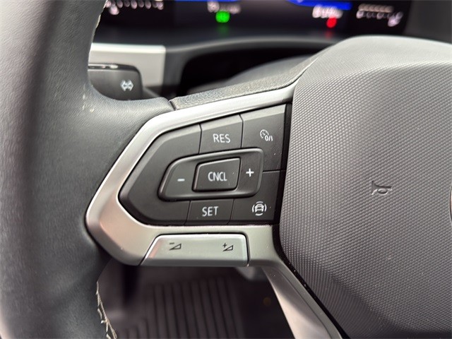 Volkswagen Atlas Cross Sport Vehicle Full-screen Gallery Image 9