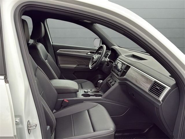 Volkswagen Atlas Cross Sport Vehicle Full-screen Gallery Image 15