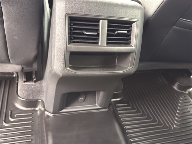 Volkswagen Atlas Cross Sport Vehicle Full-screen Gallery Image 17