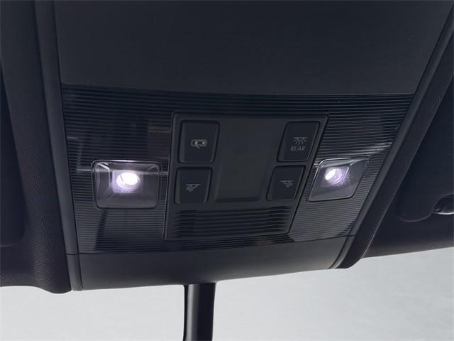 Volkswagen Atlas Cross Sport Vehicle Full-screen Gallery Image 23