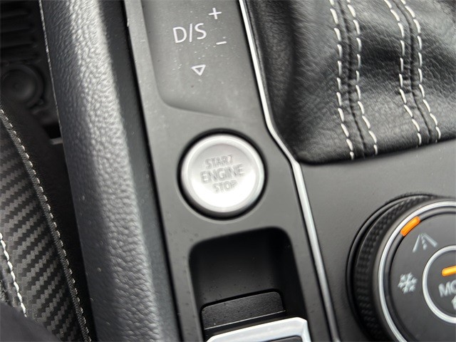 Volkswagen Atlas Cross Sport Vehicle Full-screen Gallery Image 24