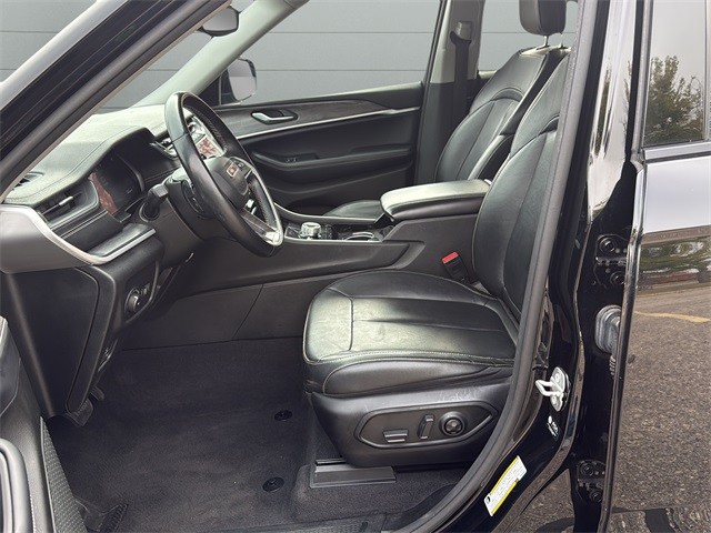 Jeep Grand Cherokee L Vehicle Full-screen Gallery Image 10