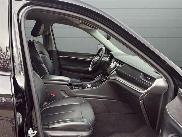 Jeep Grand Cherokee L Vehicle Full-screen Gallery Image 15