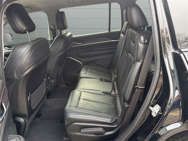 Jeep Grand Cherokee L Vehicle Full-screen Gallery Image 16