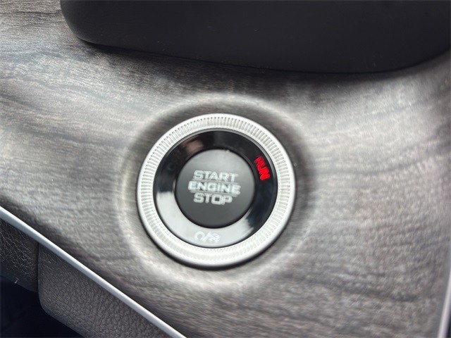 Jeep Grand Cherokee L Vehicle Full-screen Gallery Image 24