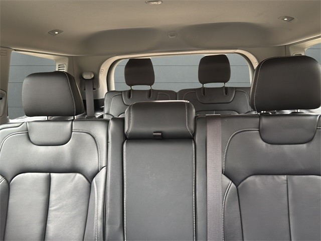 Jeep Grand Cherokee L Vehicle Full-screen Gallery Image 27