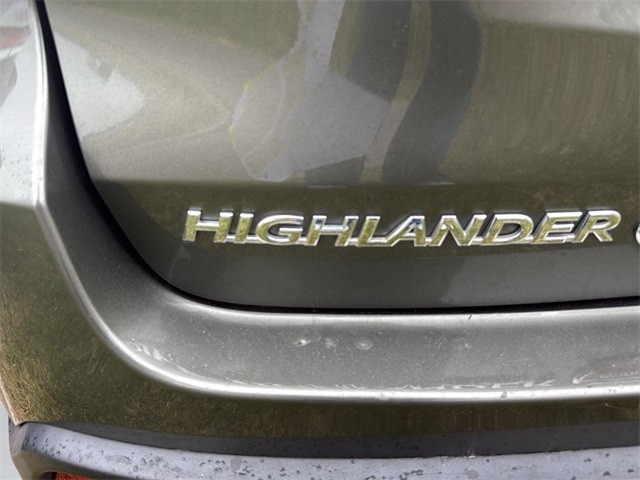 Toyota Highlander Vehicle Full-screen Gallery Image 9