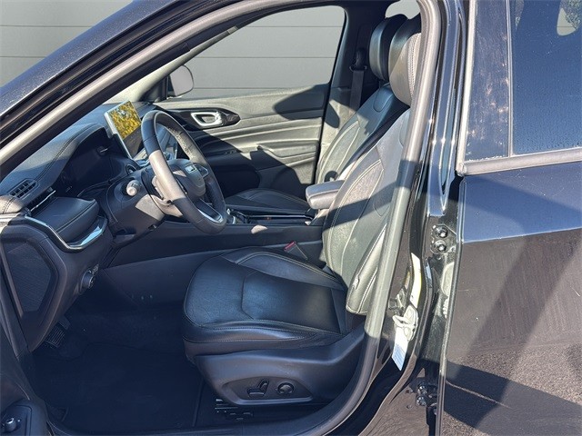 Jeep Compass Vehicle Full-screen Gallery Image 10