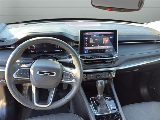 Jeep Compass Vehicle Full-screen Gallery Image 12