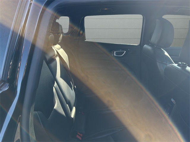 Jeep Compass Vehicle Full-screen Gallery Image 14