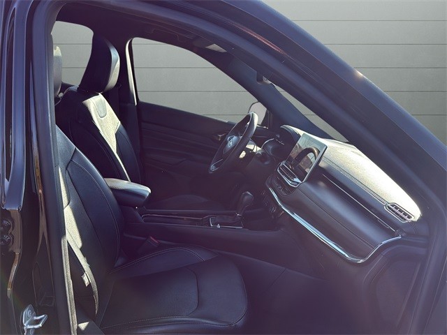 Jeep Compass Vehicle Full-screen Gallery Image 15