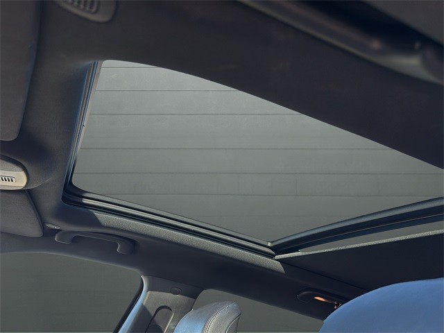 Jeep Compass Vehicle Full-screen Gallery Image 16