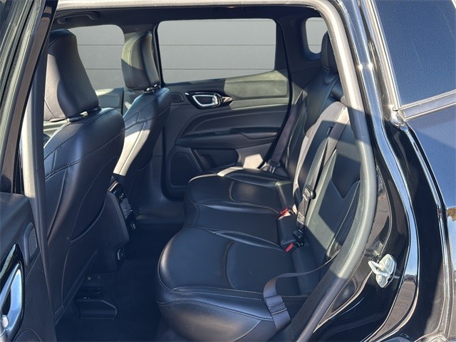 Jeep Compass Vehicle Full-screen Gallery Image 17