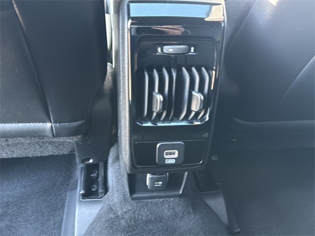 Jeep Compass Vehicle Full-screen Gallery Image 18