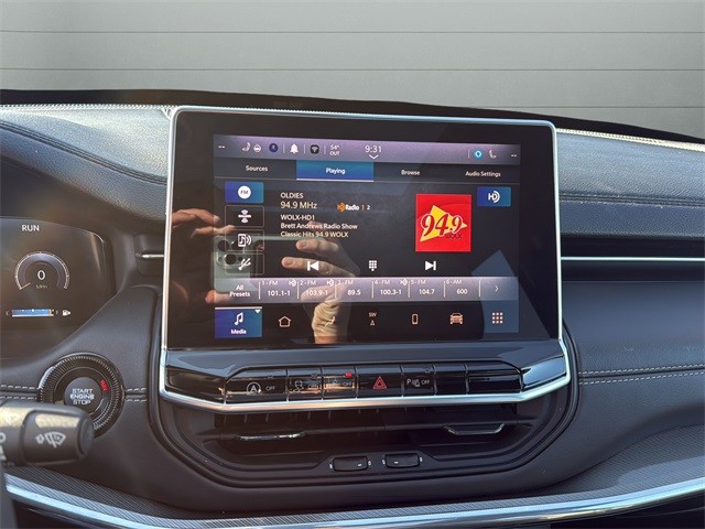 Jeep Compass Vehicle Full-screen Gallery Image 23