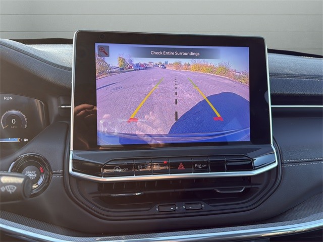 Jeep Compass Vehicle Full-screen Gallery Image 24