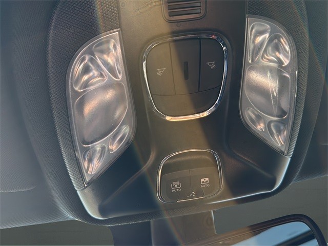 Jeep Compass Vehicle Full-screen Gallery Image 25