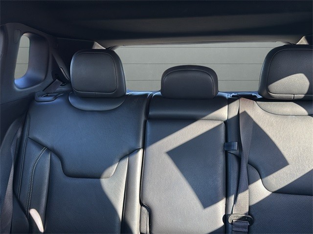 Jeep Compass Vehicle Full-screen Gallery Image 29