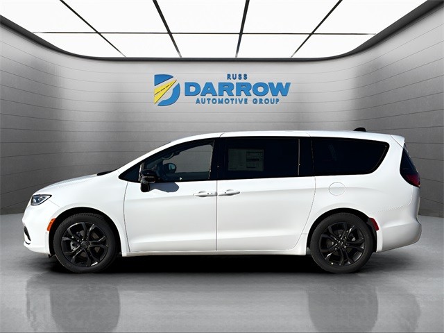 Chrysler Pacifica Vehicle Full-screen Gallery Image 2