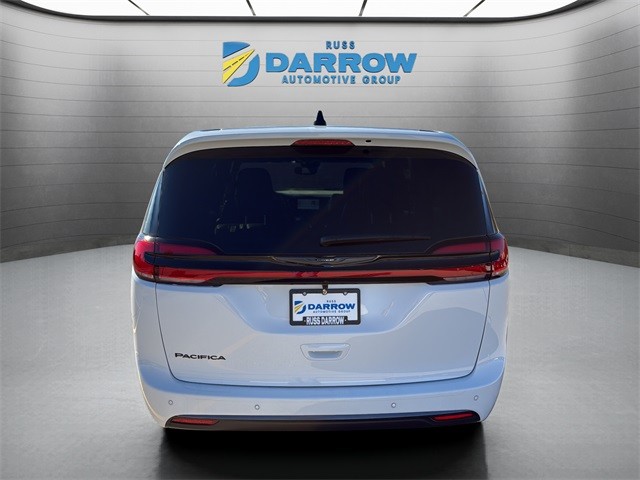 Chrysler Pacifica Vehicle Full-screen Gallery Image 4