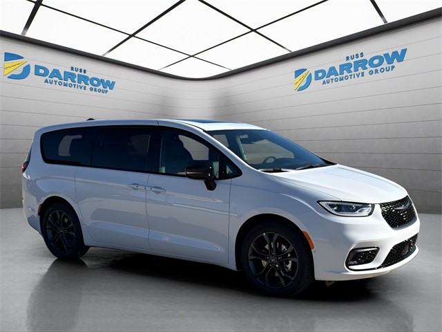 Chrysler Pacifica Vehicle Full-screen Gallery Image 7