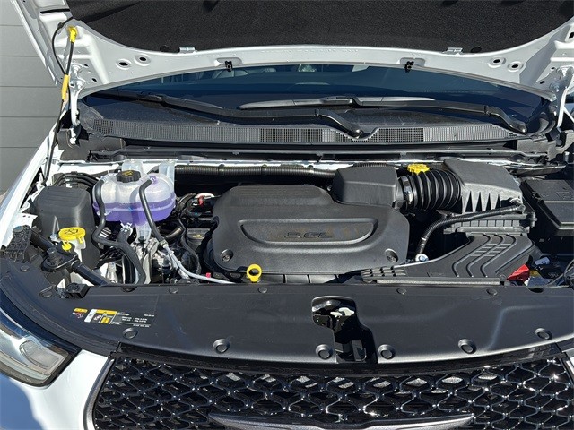 Chrysler Pacifica Vehicle Full-screen Gallery Image 19