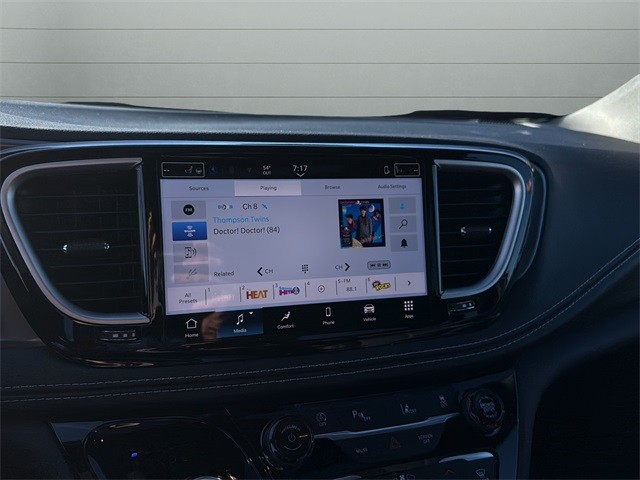 Chrysler Pacifica Vehicle Full-screen Gallery Image 20