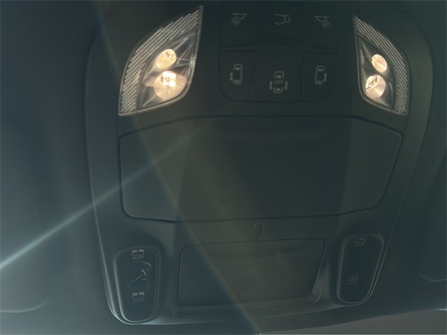 Chrysler Pacifica Vehicle Full-screen Gallery Image 22