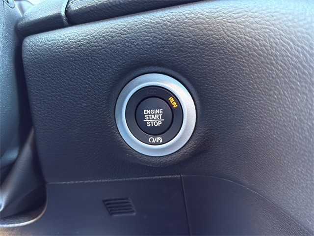 Chrysler Pacifica Vehicle Full-screen Gallery Image 23