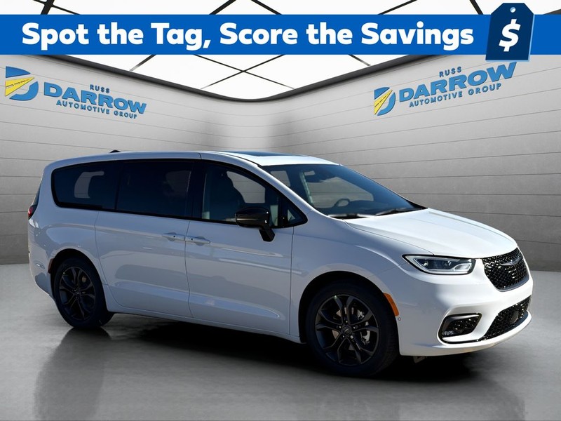 Chrysler Pacifica Vehicle Full-screen Gallery Image 7