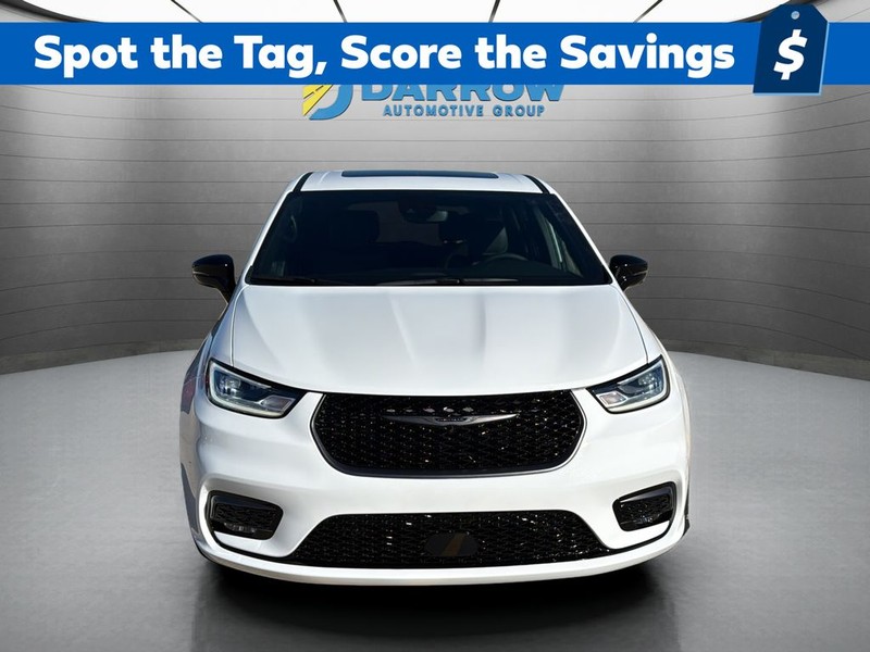 Chrysler Pacifica Vehicle Full-screen Gallery Image 8