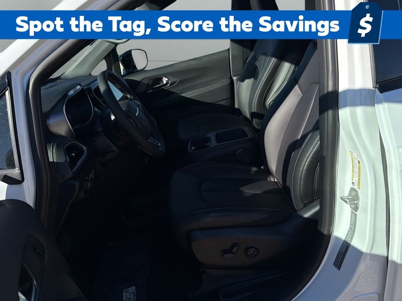 Chrysler Pacifica Vehicle Full-screen Gallery Image 10