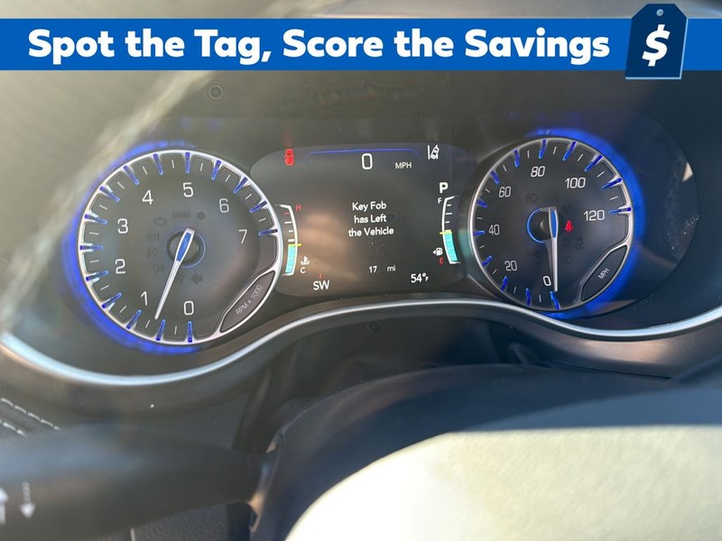 Chrysler Pacifica Vehicle Full-screen Gallery Image 13