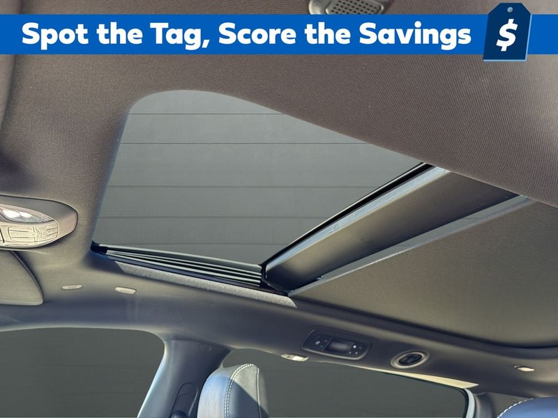 Chrysler Pacifica Vehicle Full-screen Gallery Image 16