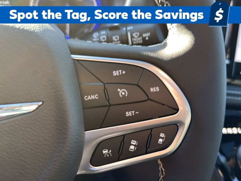 Chrysler Pacifica Vehicle Full-screen Gallery Image 18