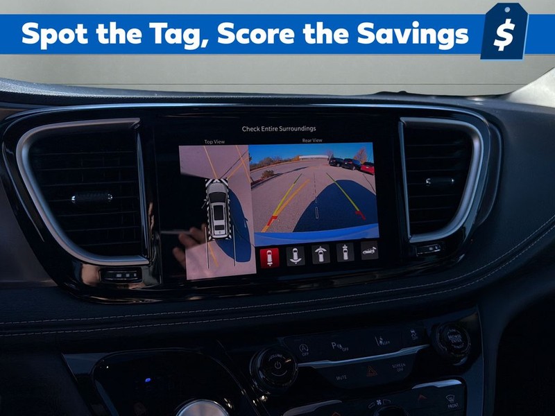 Chrysler Pacifica Vehicle Full-screen Gallery Image 21