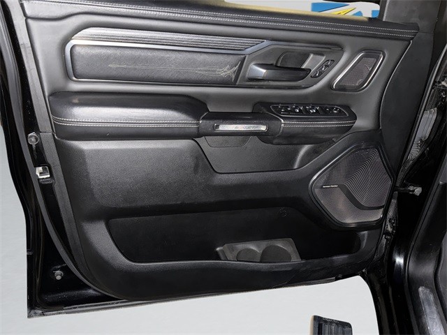 Ram 1500 Vehicle Full-screen Gallery Image 11