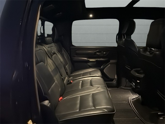 Ram 1500 Vehicle Full-screen Gallery Image 14