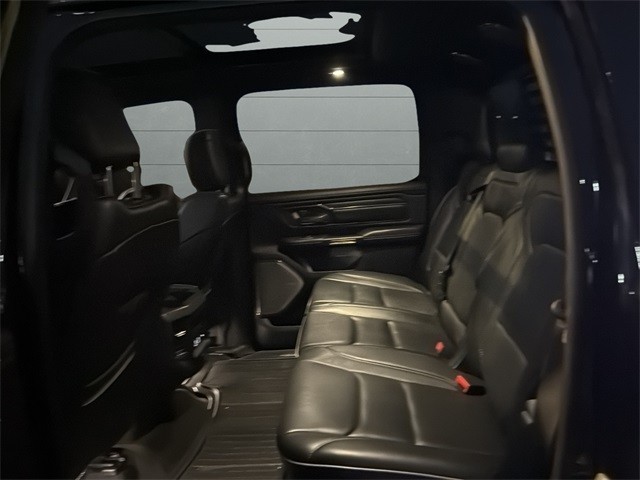 Ram 1500 Vehicle Full-screen Gallery Image 17