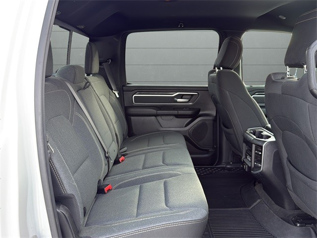 Ram 1500 Vehicle Full-screen Gallery Image 14