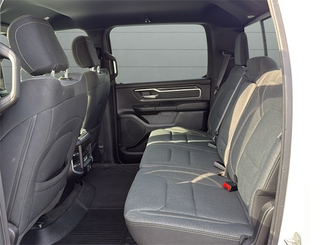 Ram 1500 Vehicle Full-screen Gallery Image 16