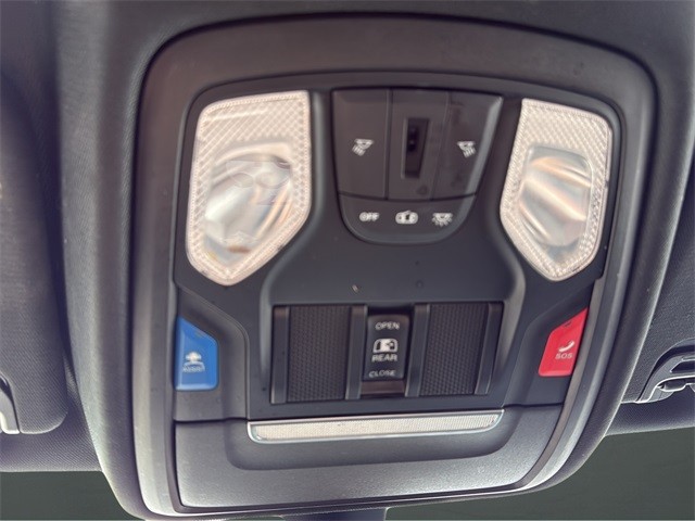 Ram 1500 Vehicle Full-screen Gallery Image 21