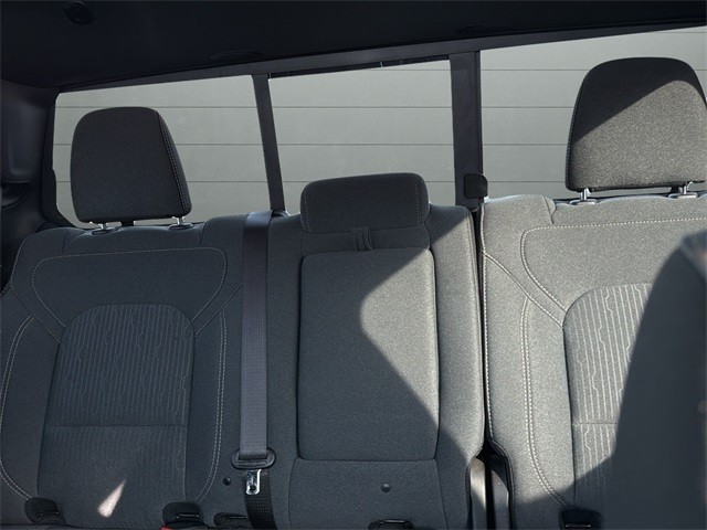 Ram 1500 Vehicle Full-screen Gallery Image 25