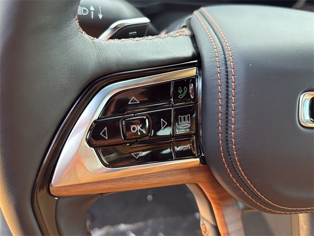 Jeep Grand Cherokee Vehicle Full-screen Gallery Image 9