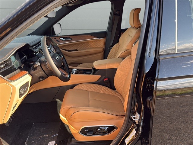 Jeep Grand Cherokee Vehicle Full-screen Gallery Image 10