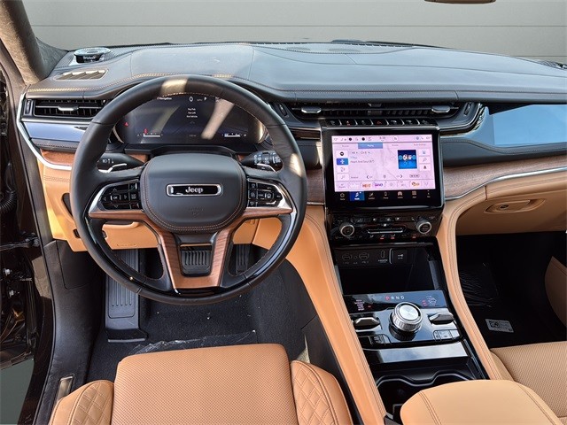 Jeep Grand Cherokee Vehicle Full-screen Gallery Image 12