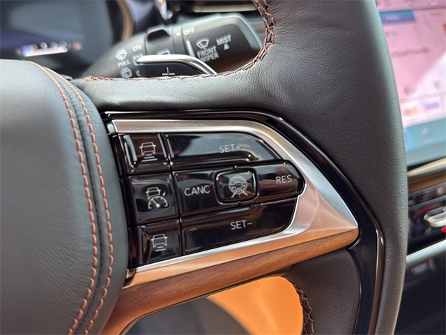 Jeep Grand Cherokee Vehicle Full-screen Gallery Image 19