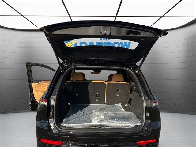 Jeep Grand Cherokee Vehicle Full-screen Gallery Image 26